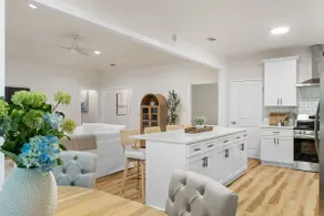 4 Bedroom House in Lake Forest - Image 4