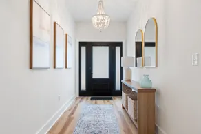 4 Bedroom House in Lake Forest - Image 2