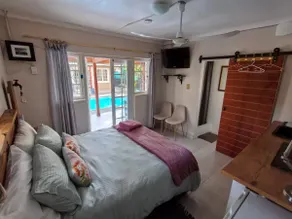 Garden Sanctuary Suite 2- poolside cottage - Image 2
