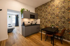 Jungle, Cozy Apartment, Parking, EV Charger - Image 2