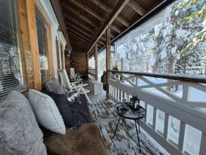 Arctic Hearth Levi | Sauna, fireplace & skibus - Image 2