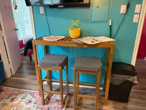 Colourful Cozy DT Dartmouth Apt - Image 4