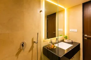 Prana house! Full of life! Riverfront Golfview Apt - Image 4