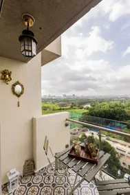 Prana house! Full of life! Riverfront Golfview Apt - Image 3