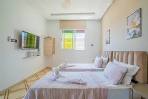 Charming studio with terrace - Image 2