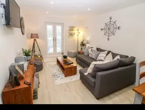 Captain's Quarters - Apartment 2 - Image 2
