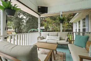 Poolside Getaway Near Savannah - Image 3