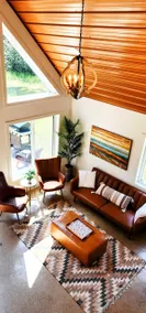 Private Luxury Cabin, HOT TUB, 3 BEDS - Image 4