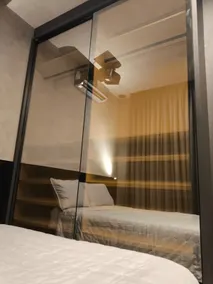 Fully equipped | Prime location | In-room movie theater - Image 4