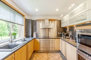 Spacious Gleneagles Apartment - Image 3