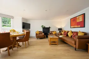 Escape to Serene Georgian Estate, near Edinburgh - Image 4