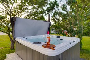 5 BedR with Hot tub, Fire pit & Pickle Ball Court - Image 2