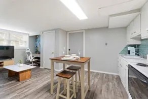 Stylish 1BR Haven | Near AU | Free Parking | Wifi - Image 2