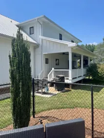 Charming Farmhouse with pool and hot tub - Image 2