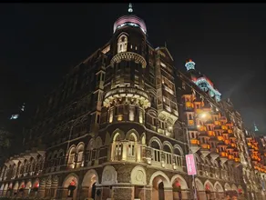 Heritage Luxury 2BR | 2-Min Walk to Gateway & Taj - Image 4