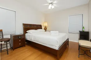5-STAR 2 Bdrm HOUSE w/ KING BED+HotTub+Fenced Yard - Image 3