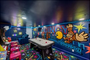 Cincy Luxe: 5BR 5BA, Hot Tub, Arcade, 4min Dtwn - Image 2