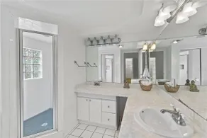 5-STAR 2 Bdrm HOUSE w/ KING BED+HotTub+Fenced Yard - Image 2