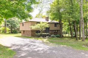 Two Bedroom Lower Unit in Orchard Park - Image 2