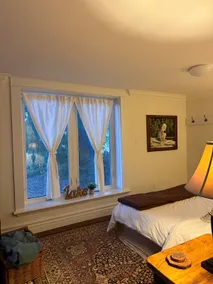 LakeSide Retreat with Sauna in Port Perry - Image 4