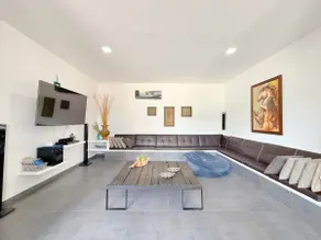 Large estate in San Jerónimo with a Jacuzzi - Image 4