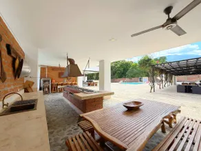 Large estate in San Jerónimo with a Jacuzzi - Image 3