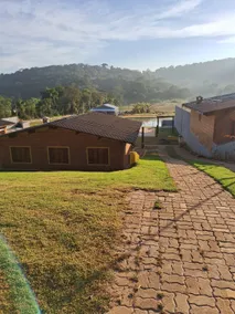 Chácara Amarela: Country House with Lake and Pool - Image 3
