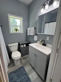 2‑BR Apt. Near Uptown w/ Wi-Fi - Image 5