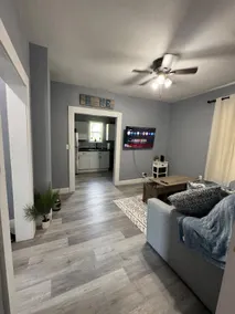 2‑BR Apt. Near Uptown w/ Wi-Fi - Image 2