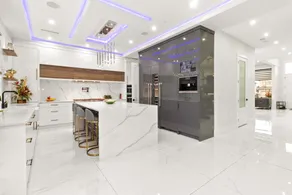 6BR Entire Home Private Parking Near SkyTrain Area - Image 5