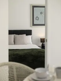 Modern Studio Retreat in Heart of Sunnybank - Image 5