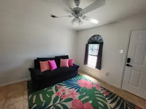 Private parking/Cozy stay+wifi - Image 4