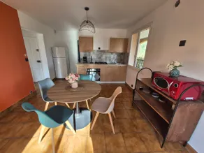 Lower-level apartment in a villa - Image 5