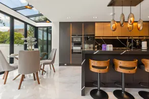 Stylish 5BR w/Garden & Parking | Wimbledon - Image 4