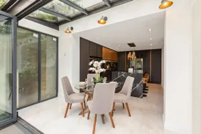 Stylish 5BR w/Garden & Parking | Wimbledon - Image 3