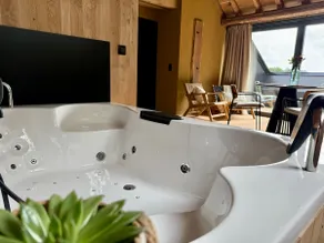 Romantic haven - private hot tub - Image 4