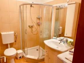 Rose Lakeside Apartman - Image 5