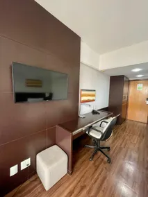 Luxury hotel accommodation with beautiful views - Image 4