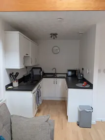 Lovely 1 Bedroom House with Private Garden and Parking - Image 3
