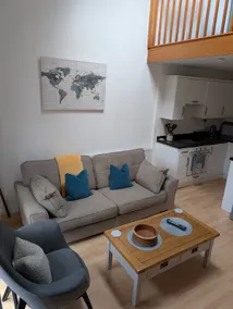 Lovely 1 Bedroom House with Private Garden and Parking - Image 2