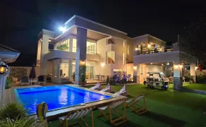 7 BR 15 Bed Pool Villa near Malls & Expressway - Image 2