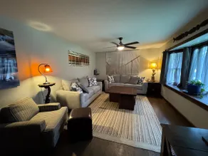 Super Comfy 3 BR Home Sleeps 8 - Image 2