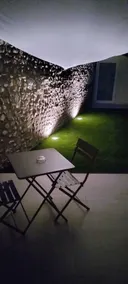 The secret courtyard: relaxation near amenities - Image 3