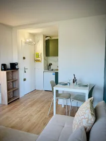 Le Castelou Bright Apartment Balcony and Parking - Image 3