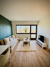 Le Castelou Bright Apartment Balcony and Parking - Image 2