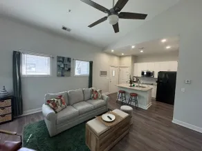 Treetop Loft Studio – Walk to Uptown Hotspots - Image 2
