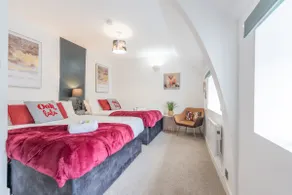 Belgrave Chapel - Luxurious Apartment - Image 3