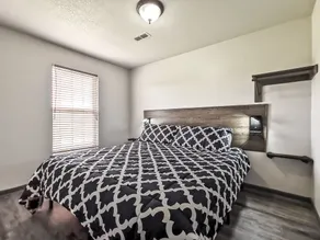 Freestanding 2 Bedroom Cabin - Image 3