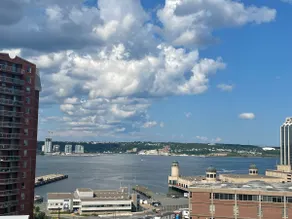 Waterfront downtown 1 Bedroom with 6 appliances - Image 2