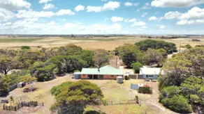 KyKy Retreat. Coorong water direct access. - Image 4